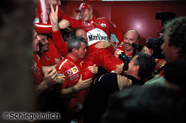 Ferrari team congratulates Michael Schumacher